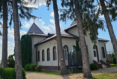 Casă cu 4 camere cu Teren 1042 Mp în Central - 1