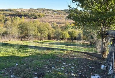 Teren de 2000 mp, în Central