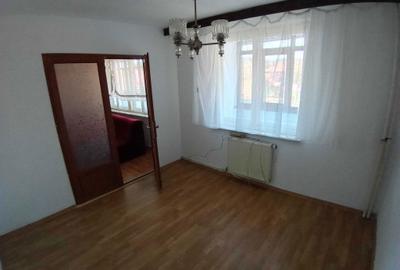 Apartament cu 4 camere semidecomandat în Petros - 12