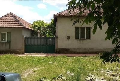 Casă cu 4 camere cu Teren 1490 Mp în Gătaia - 1