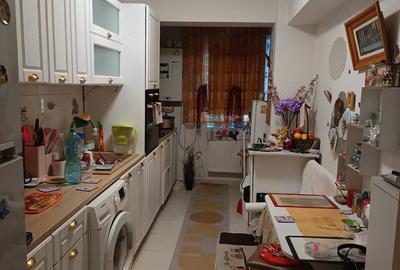 Apartament cu 2 camere decomandat în Nicolina