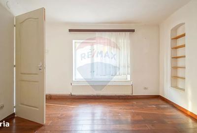 Casă cu 4 camere în Central - 15