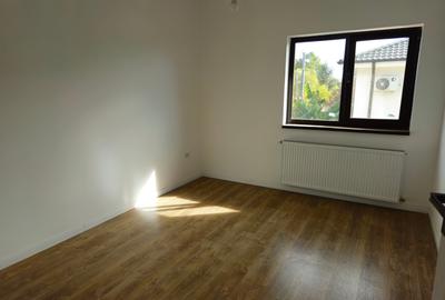 Vila 4 camere si mansarda,str GHIDIGENI,incalzir pardoseala,comision 0 - 3