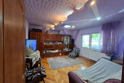 Apartament cu 3 camere decomandat în Torontalului - 2