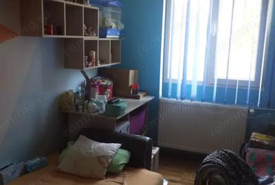 3 camere confort 1 etaj 2 Circumvalatiunii 1 langa McDonalds suprafata utila 66 mp + 5 mp balcon - 3