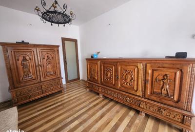 Casă cu 4 camere în Central