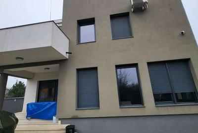 Casă individuală cu 6 camere în Central