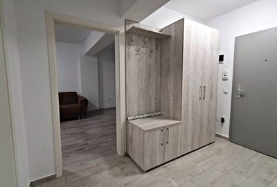 Coresi -Bloc Maurer M9, etajul 1, mobilat, parcare - 4