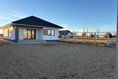 Casă individuală cu 4 camere cu Canalizare în Sântandrei - 2