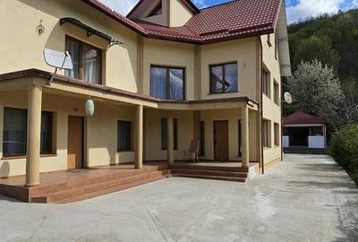 Casă cu 6 camere cu Teren 427 Mp în Central - 6