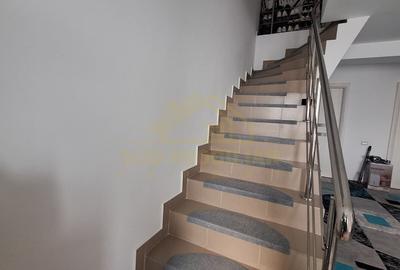 Duplex cu 5 camere cu Canalizare în Central - 15