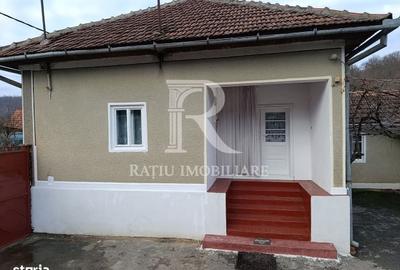 Casă cu 4 camere în Băile 1 Mai - 2