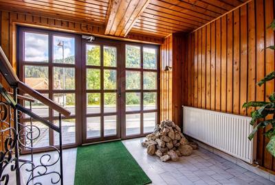 Casă individuală cu 10 camere cu Teren 250 Mp în Castelul Peleș - 6