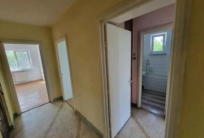 A 37 Liceul sanitar ,Apartament 3 camere confort 1 etaj 2, 67000euro - 14