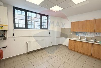 Spațiu comercial, de 330 mp, în Central - 12