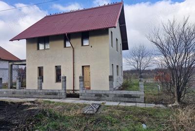 Casă cu 4 camere în Sântana - 1