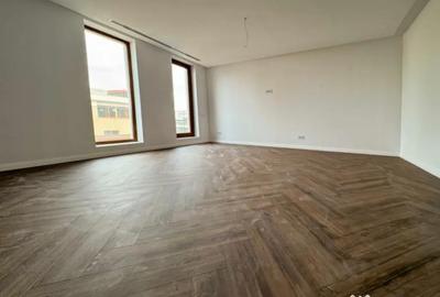 Apartament cu 4 camere în Central