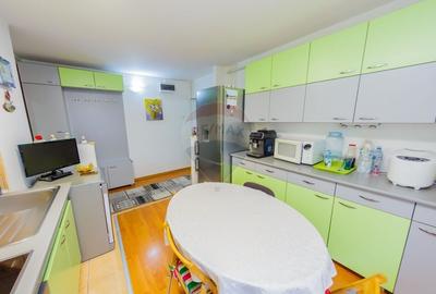 De Vanzare, Bd. Unirii, apartament cu 3 camere, boxa si garaj De Vanzare, Bd. Unirii, apartament cu 3 camere, boxa si garaj - 11