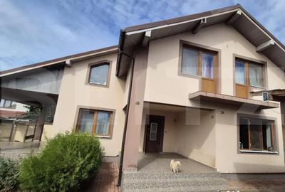Casă cu 5 camere cu Teren 462 Mp în Malu Mare - 1