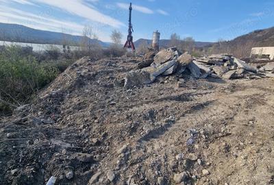 Teren de 4200 mp, în Gura Văii - 9