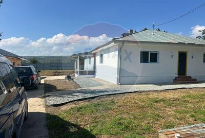 Casa renovata cu 4 camere in Ureche?ti - 8