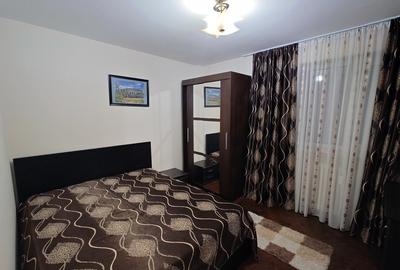 Ofer spre inchiriere apartament cu 3 camere Piata Universitatii - 7