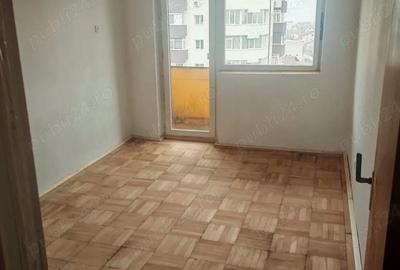Apartament cu 4 camere semidecomandat în Micro 8 - 5