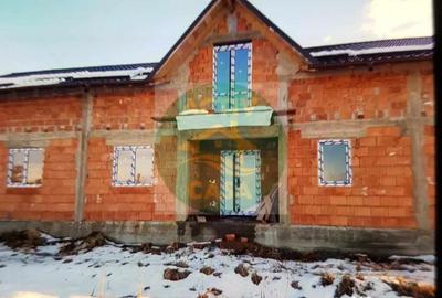 Casă cu 7 camere cu Teren 1300 Mp în Roman - 4