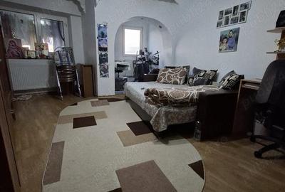 Apartament cu 3 camere decomandat în Central - 3