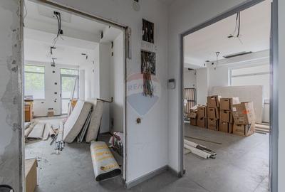 Cladire de 902 mp utili de vanzare, zona Grivitei - DN 13, COMISION 0 - 39