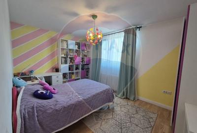 Vanzare - vila 4 camere de complet mobilata, str. Caisului - Dobroesti - 41