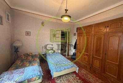 Casă cu 4 camere în Central - 2