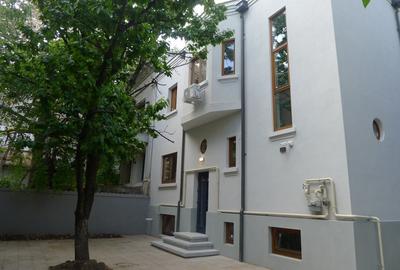 Casă cu 7 camere cu Canalizare în Cotroceni - 2