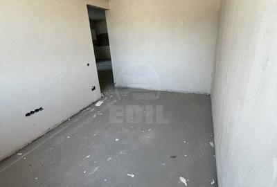 Apartament cu 3 camere semidecomandat în Central - 6