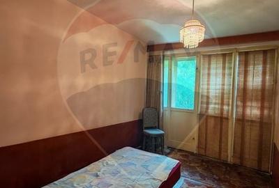 Apartament cu 4 camere semidecomandat în Central