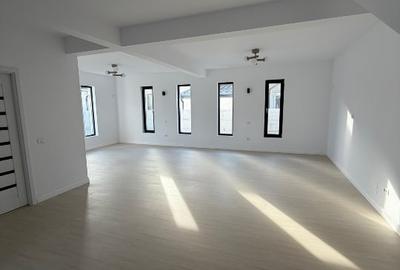Casă individuală cu 4 camere cu Canalizare în Central - 3