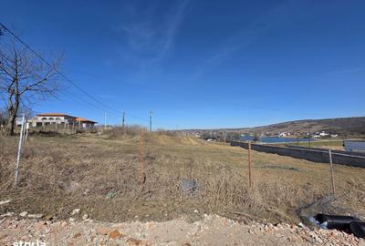 Teren de 852 mp, în Aroneanu