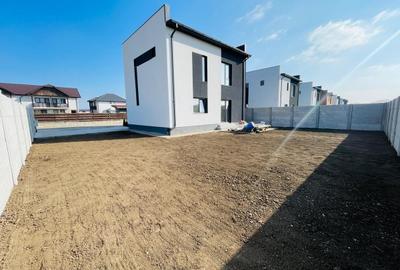 Casă cu 4 camere cu Teren 450 Mp în Domnești - 13
