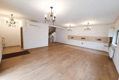 Casă cu 6 camere cu Canalizare în Central - 2