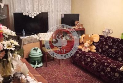 Apartament cu 3 camere semidecomandat în Berceni