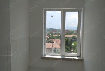 Apartament cu 3 camere decomandat în Onești - 3