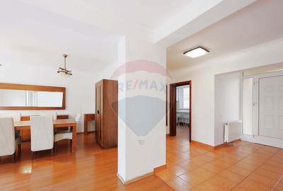 De Vanzare Casa cu 4 camere, Str. Arinului, Zona Dealur... - 8