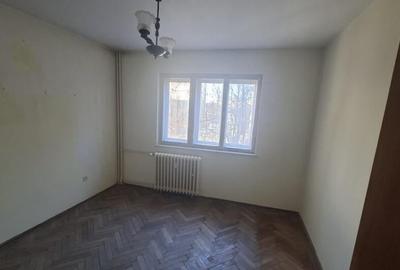 Apartament 4 camere de vanzare Ploie?ti, Bld. Republicii - 5