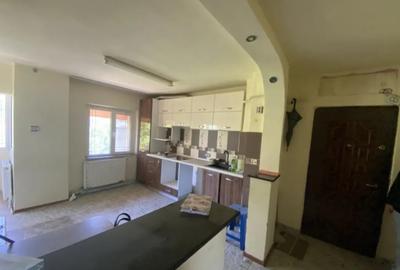 Apartament cu 3 camere decomandat în Filiași - 6