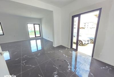 Spațiu comercial, de 50 mp, în Central - 3