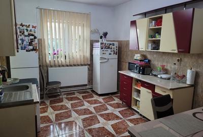 Vând casă pentru locuit și relaxare. Panouri fotovoltaice. - 3