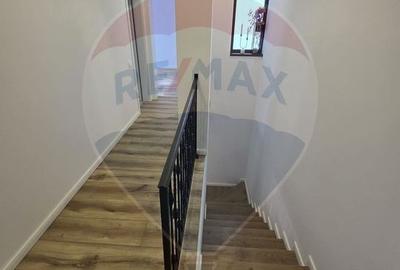 Casă cu 5 camere cu Teren 300 Mp în Ferme - 15
