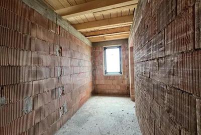 Casă cu 4 camere cu Teren 555 Mp în Central - 10