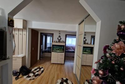 Vand apartament 3 camere in Floresti - 2