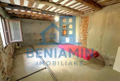 Casă cu Teren 1017 Mp în Drănic - 1